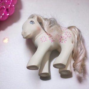 Vintage 1987 Hasbro Sundance My Little Pony white Flower Plastic Figurine Pony